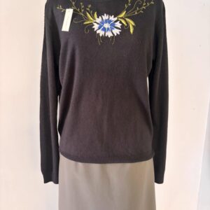 Rahvusliku tikandiga naiste kampsun